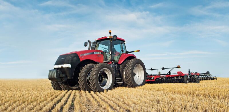 трактор з двигуном Cummins