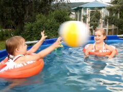 Бассейны и аксессуары: удобство, комфорт и свежесть в жаркие дни