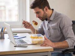 Всё больше россиян приносят в офис еду из дома в контейнерах